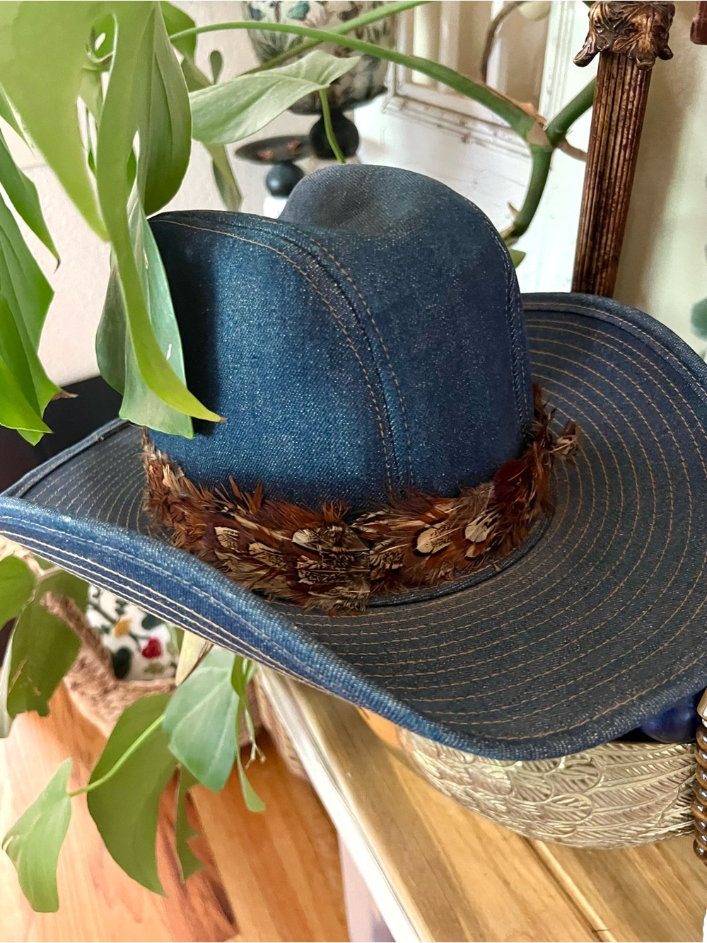 Vintage Artel Cowboy Hat Denim Feathered Rim Collar “A Hat With A Pedigree” SZ L - Picture 3 of 9